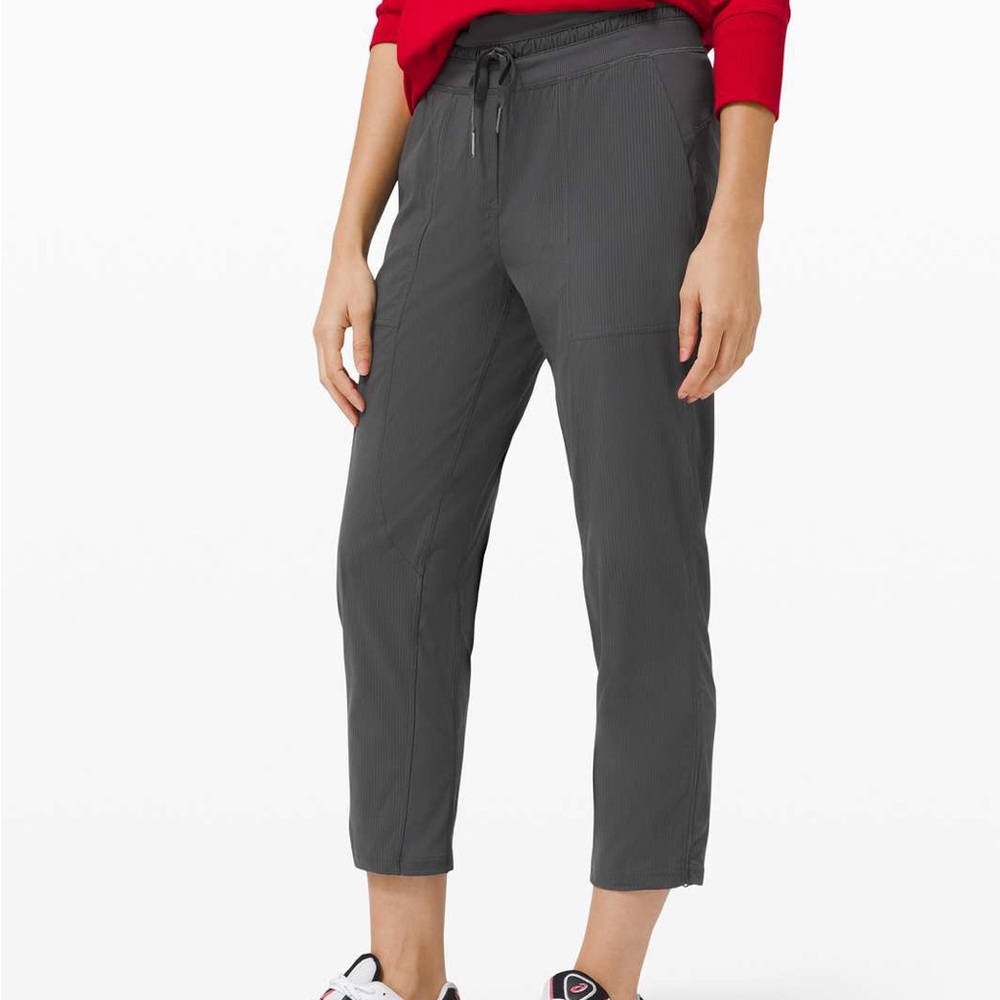 Lululemon Dance Studio crop Sz 6